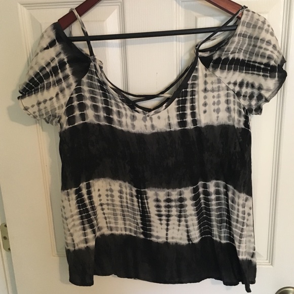Black & White tie dye top -unique- cold shoulder! - Picture 6 of 6